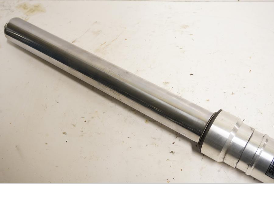 Höger sida på Gaffelben från en Honda CBR 900 RR -1999 motorcykel.