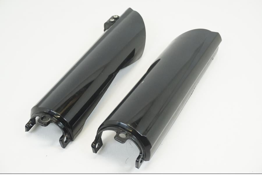 Framsidan på Gaffelbensskydd från en Aprilia SXV 550 -2008 motorcykel.