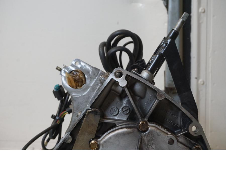 Vänster sida på Växellåda från en BMW K 1200 LT -2004 motorcykel.