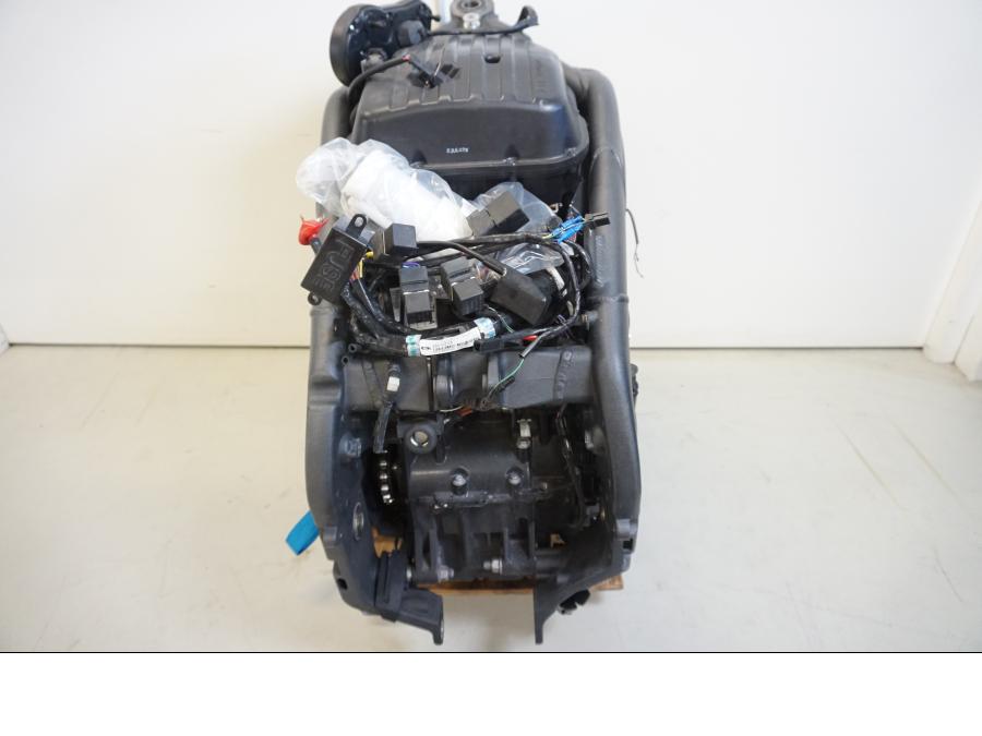 Vänster sida på Motorpaket från en Triumph Speed Triple -2009 motorcykel.