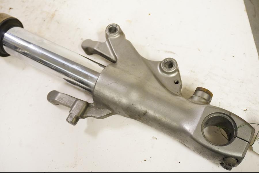 Baksidan på Gaffelben från en Kawasaki ZX-9R -1996 motorcykel.