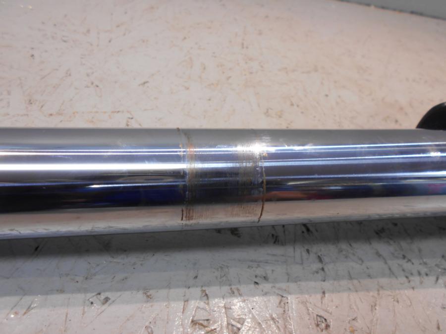 Höger sida på Gaffelben från en Yamaha TDM 850 -1999 motorcykel.