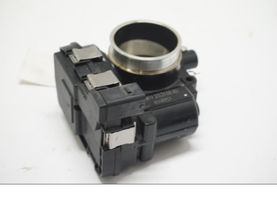 Framsidan på Spjällhus från en BMW R 1250 GS -2019 motorcykel.