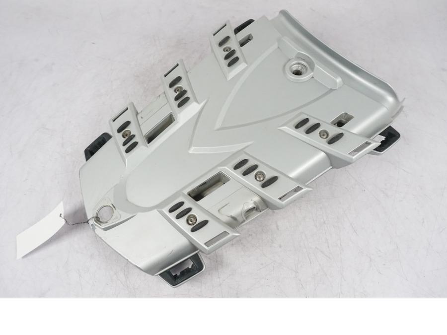 Framsidan på Sadelfäste från en BMW R 1200 GS -2005 motorcykel.