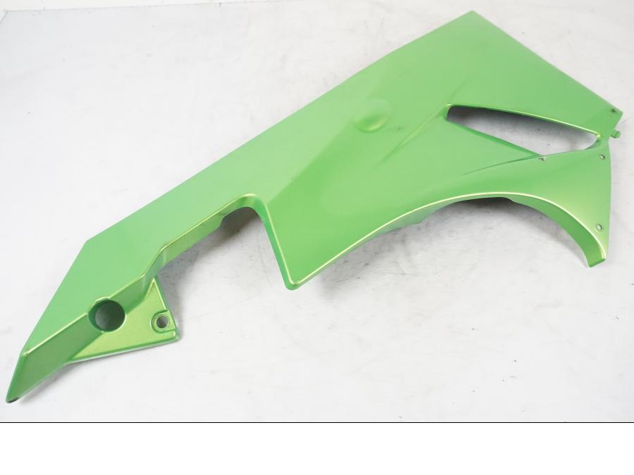 Snett uppifrån på Magkåpa från en Kawasaki ZX-6R -2011 motorcykel.