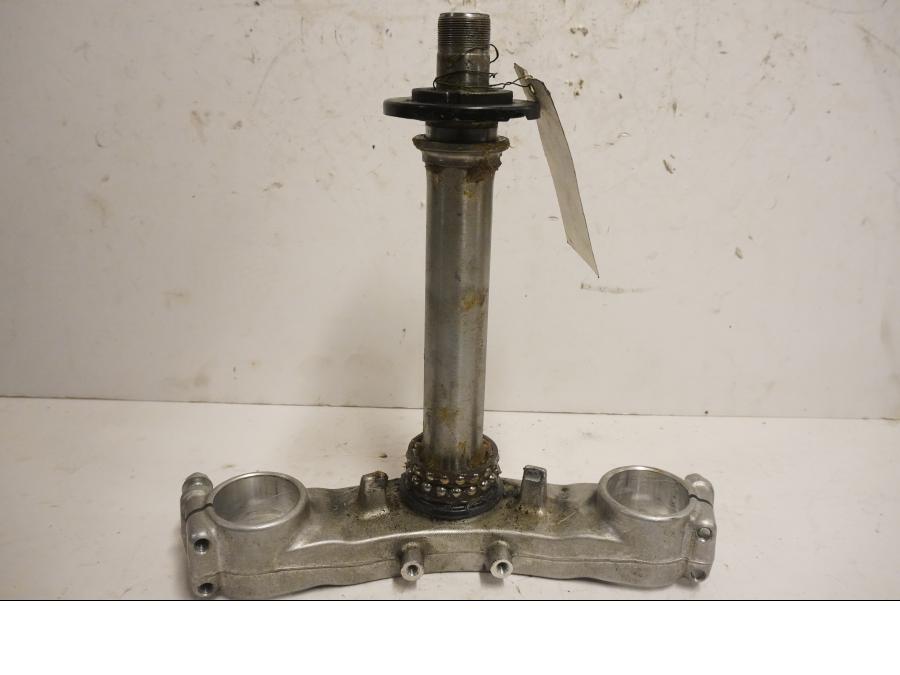 Framsidan på Gaffelkrona från en Kawasaki ZZR 1200 -2002 motorcykel.