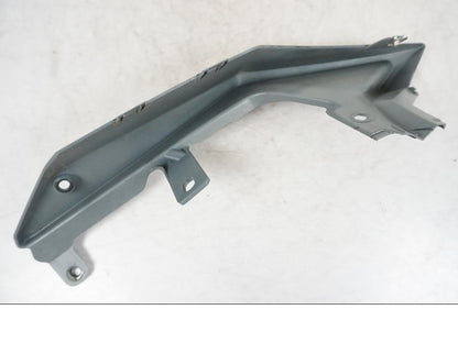 Vänster sida på Bakvinge från en Yamaha MT 125 -2017 motorcykel.