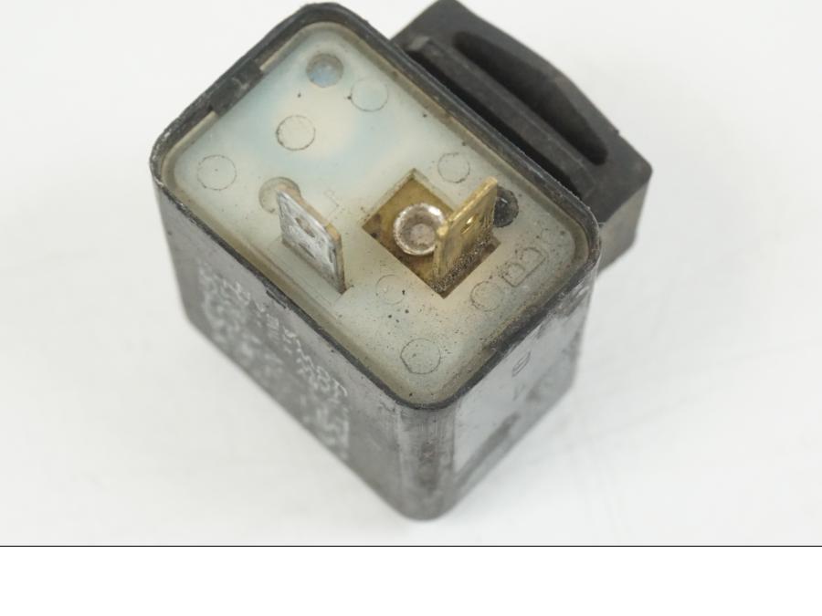 Extrabild1 på Blinkersrelä från en Aprilia RS 250 -1998 motorcykel.