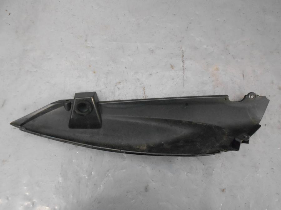 Höger sida på Bakvinge från en Suzuki DL 650 -2013 motorcykel.