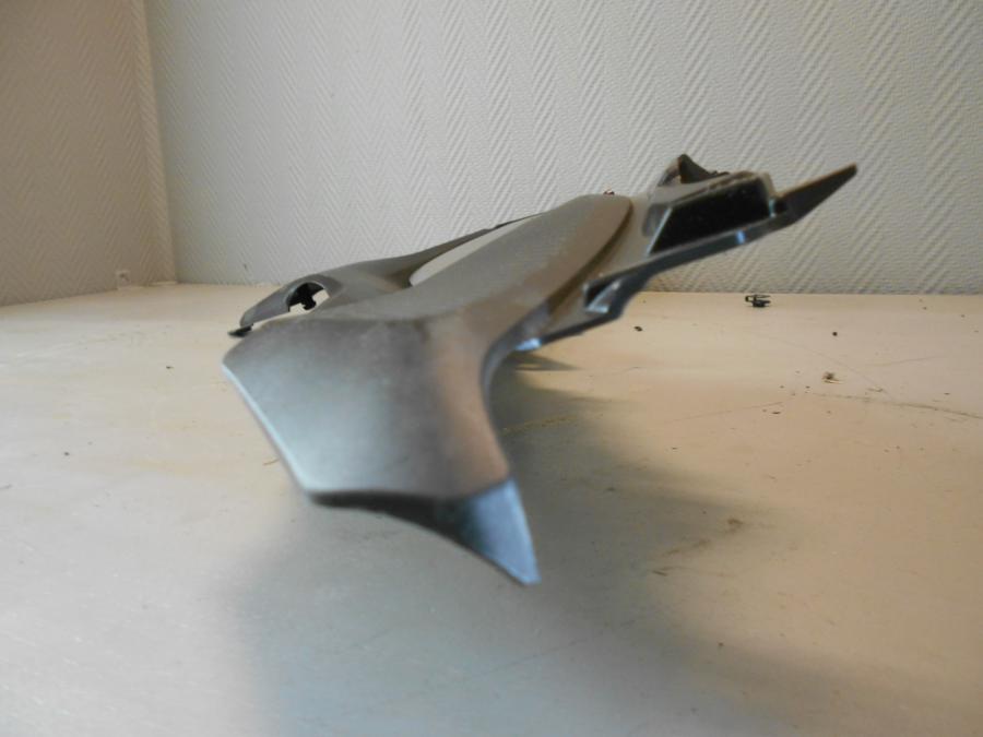 Baksidan på Sidkåpa från en Honda NC 750 S -2017 motorcykel.