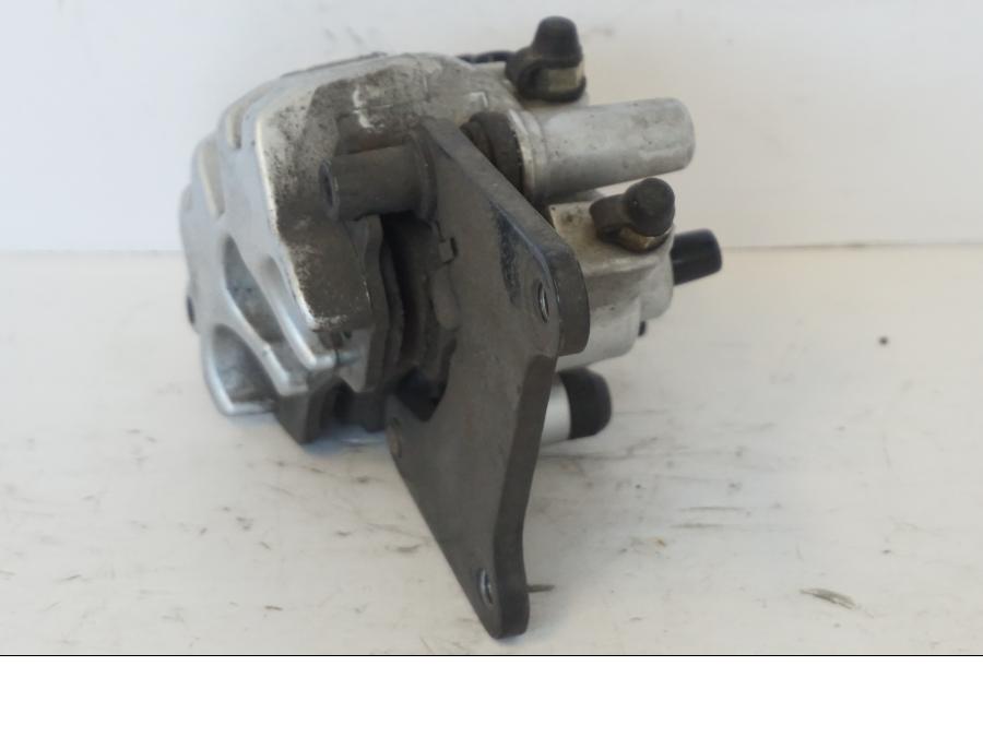 Snett uppifrån på Bromsok från en Kymco Agility 125 -2019 scooter.