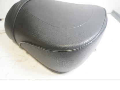 Höger sida på Sadel från en Suzuki VL 1500 -1998 motorcykel.