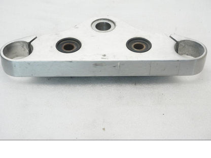 Framsidan på Gaffelkrona från en Yamaha XVS 650 -2000 motorcykel.