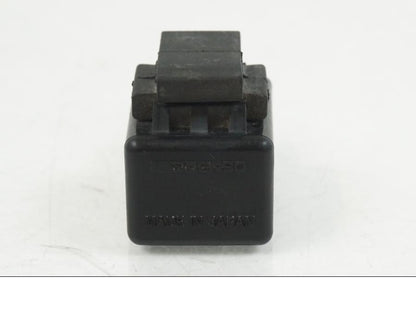 Snett uppifrån på Blinkersrelä från en Yamaha XT 660 X -2005 motorcykel.