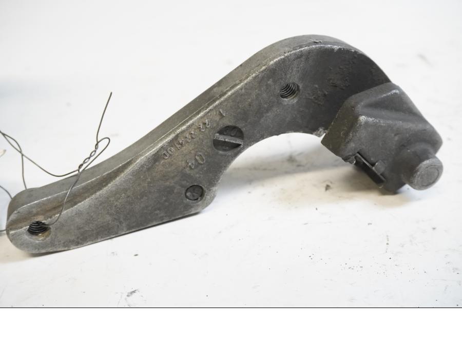 Baksidan på Bromsoksfäste från en KTM 950 Adventure -2005 motorcykel.