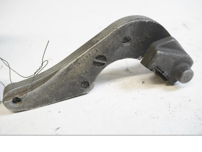 Baksidan på Bromsoksfäste från en KTM 950 Adventure -2005 motorcykel.