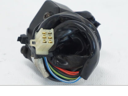 Vänster sida på Styrelreglage från en Yamaha TDM 850 -1998 motorcykel.