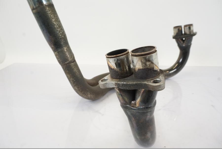 Baksidan på Grenrör från en BMW R 1150 RS -2003 motorcykel.