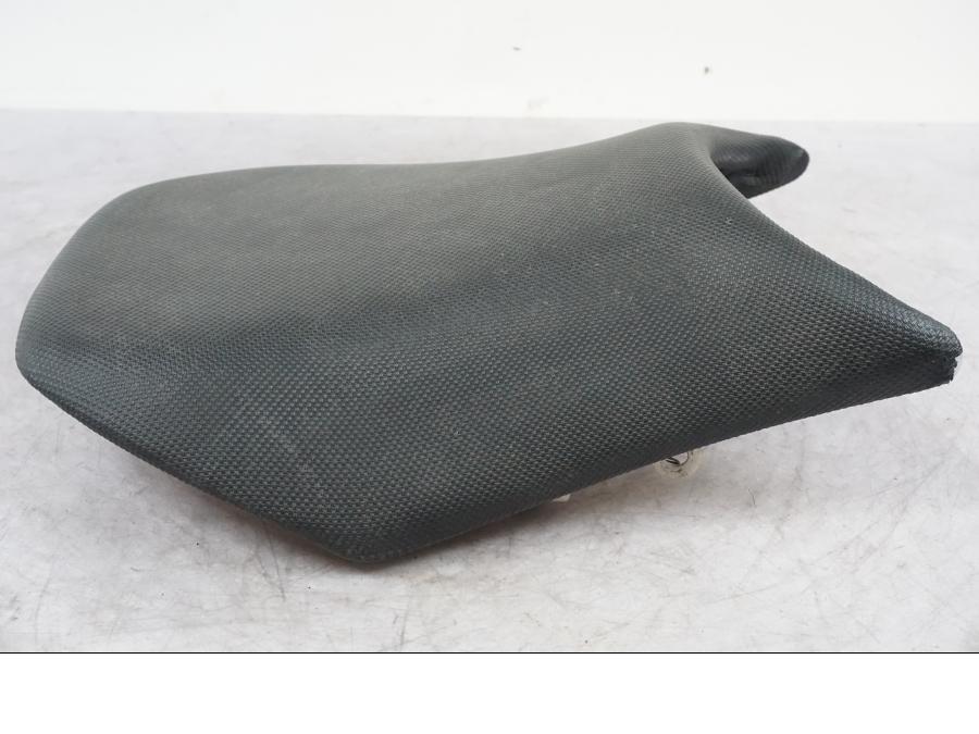 Baksidan på Sadel från en Kawasaki ZX-6R -2006 motorcykel.