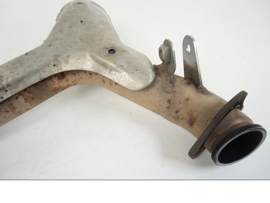 Baksidan på Mellanrör från en KTM 990 SM -2009 motorcykel.