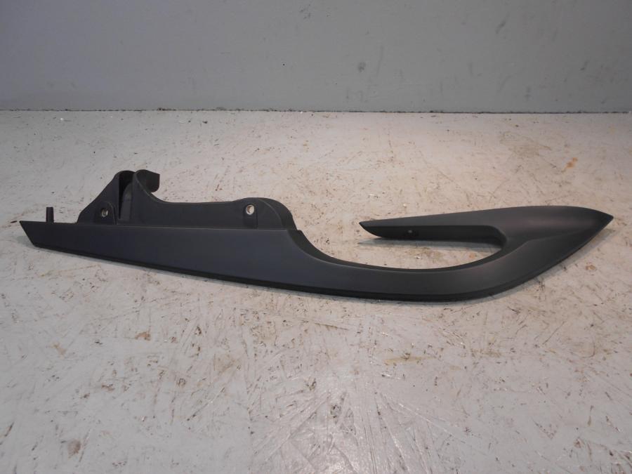 Framsidan på Passagerarhandtag från en BMW K 1600 -2015 motorcykel.