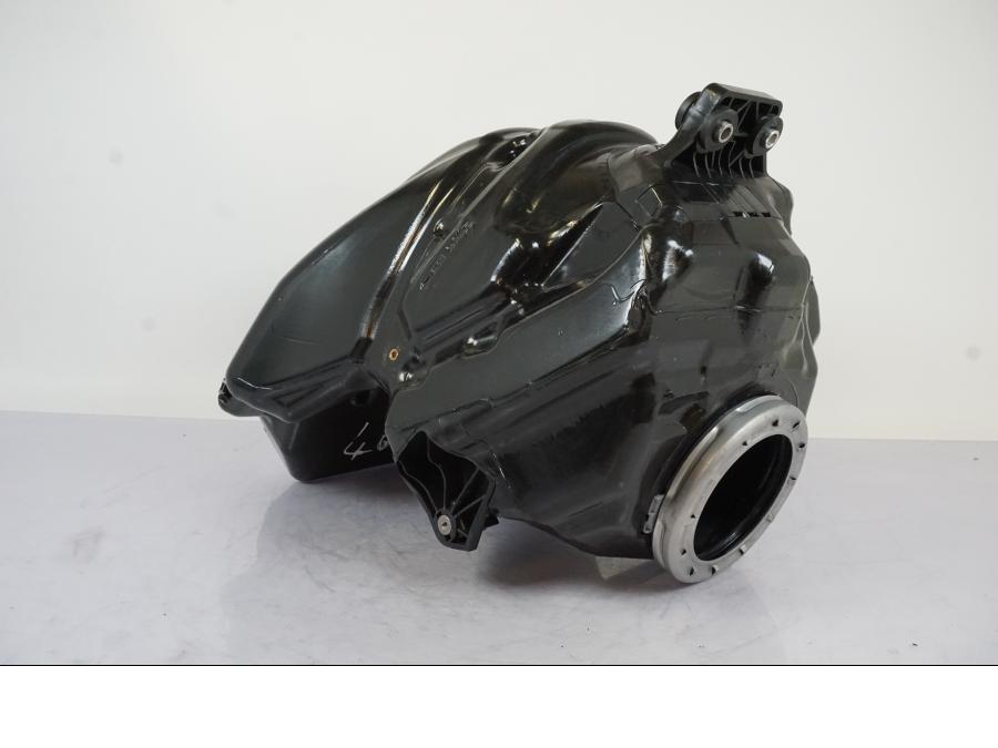 Höger sida på Bensintank från en BMW S 1000 XR -2019 motorcykel.