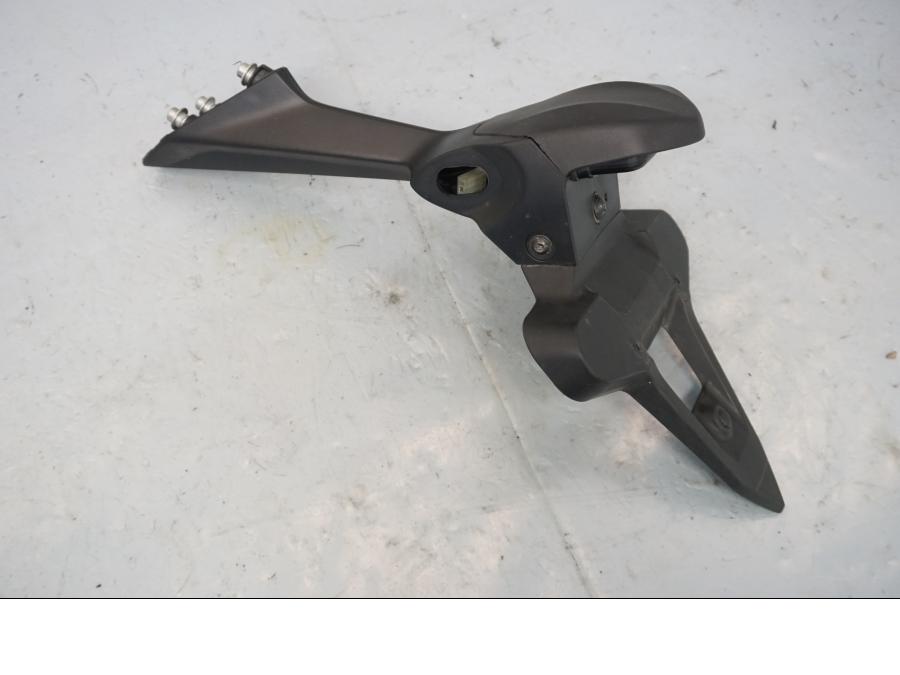 Baksidan på Skylthållare från en Honda CBR 1000 RR -2009 motorcykel.