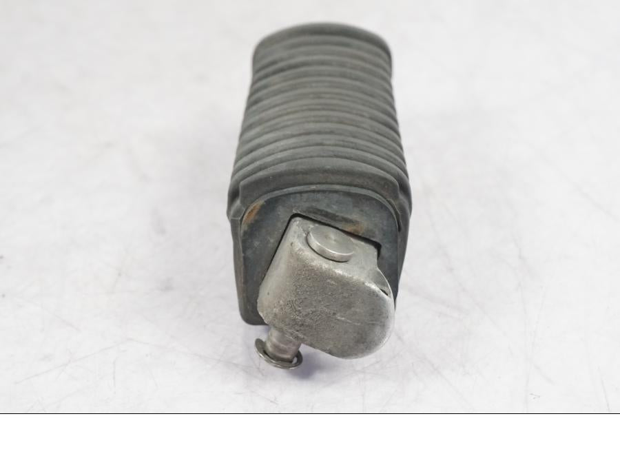 Vänster sida på Fotpinne från en BMW R 1200 GS -2005 motorcykel.