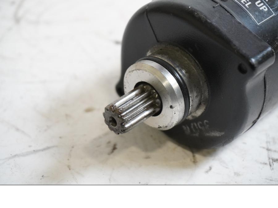 Baksidan på Startmotor från en Honda XL 600 V -1993 motorcykel.