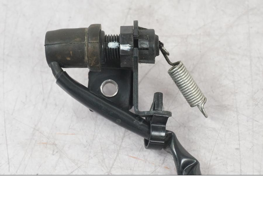 Vänster sida på Bromsljuskontakt från en Yamaha MT-09 -2016 motorcykel.