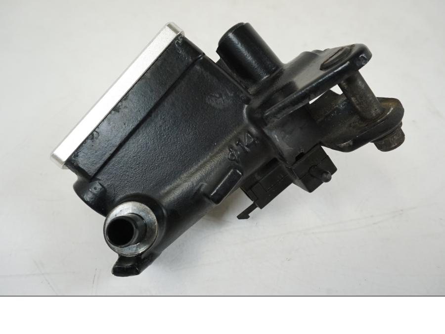 Vänster sida på Kopplingshuvudcylinder från en Kawasaki ZZR 1100 -1994 motorcykel.