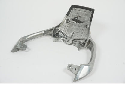 Snett nerifrån på Passagerarhandtag från en Yamaha XJ 600 -1984 motorcykel.