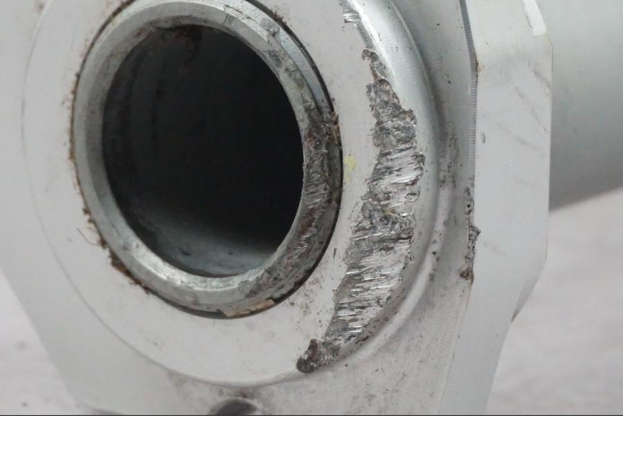 Vänster sida på Axel från en Ducati Multistrada V4 -2024 motorcykel.