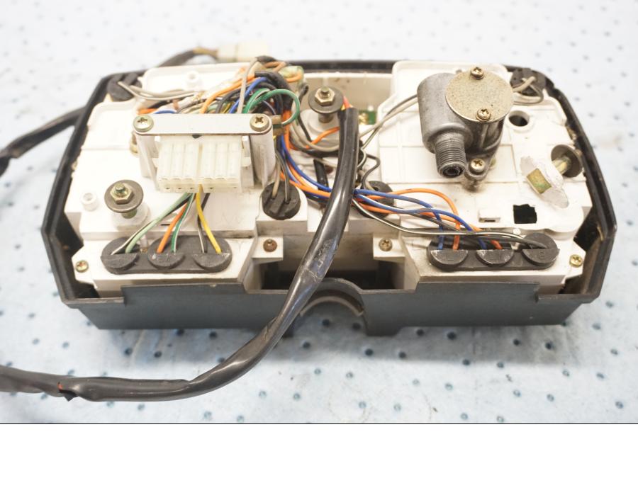 Vänster sida på Instrumentpanel från en Suzuki GSX 550 -1985 motorcykel.