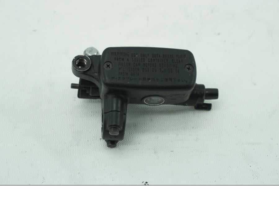 Framsidan på Kopplingshuvudcylinder från en Honda VFR 1200 -2012 motorcykel.