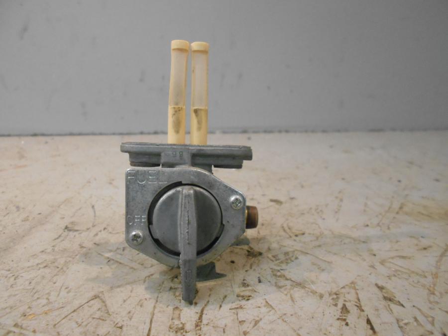 Framsidan på Bensinkran från en Yamaha YZF R6 -2000 motorcykel.