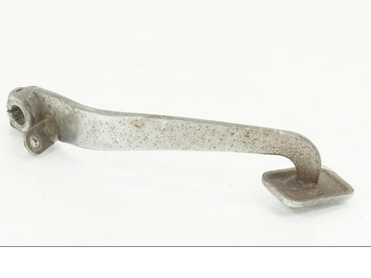 Höger sida på Bromspedal från en Suzuki VL 800 -2004 motorcykel.