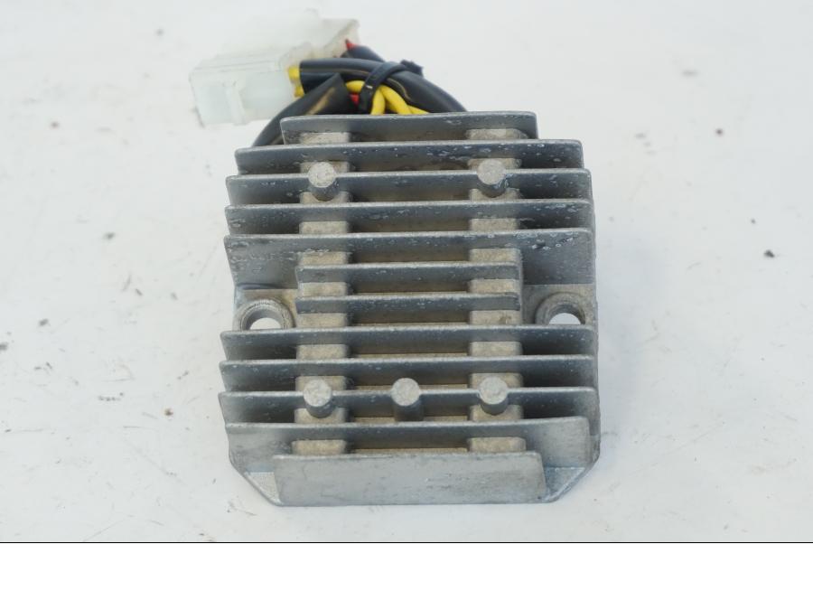 Framsidan på Likriktare från en Kymco Agility 125 -2019 scooter.