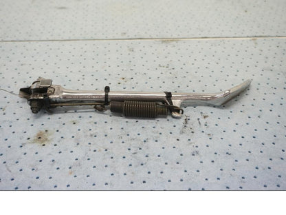 Baksidan på Sidostöd från en Yamaha XVS 1100 -2000 motorcykel.