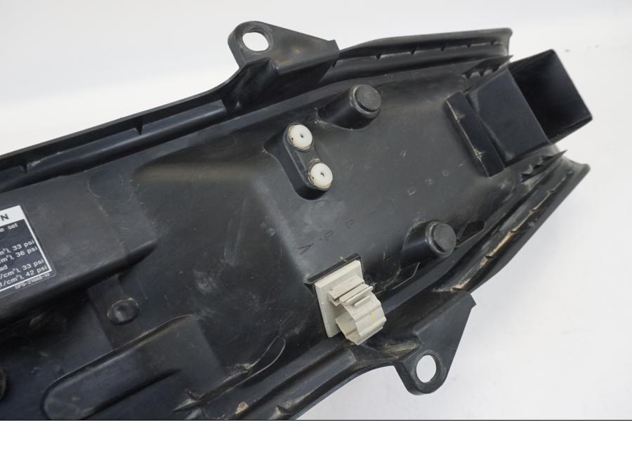 Höger sida på Undertail från en Yamaha XT 1200 A -2010 motorcykel.