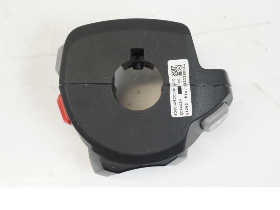 Baksidan på Styrelreglage från en Triumph Speed Triple -2021 motorcykel.