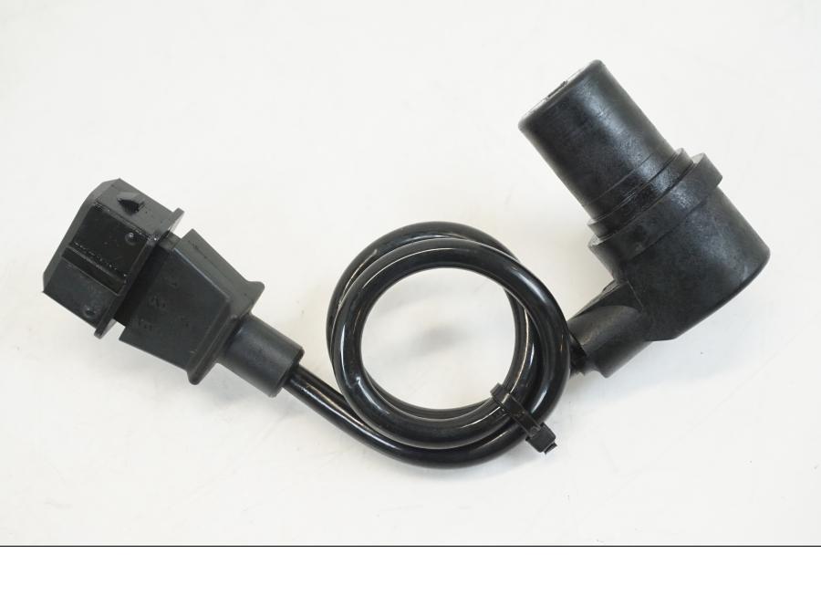 Vänster sida på Vevaxelsensor från en Ducati Streetfighter V4 -2020 motorcykel.