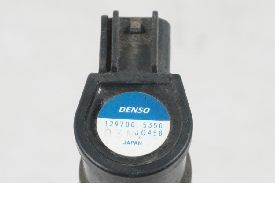 Snett uppifrån på Tändspole från en Kawasaki ER-6N ABS -2010 motorcykel.