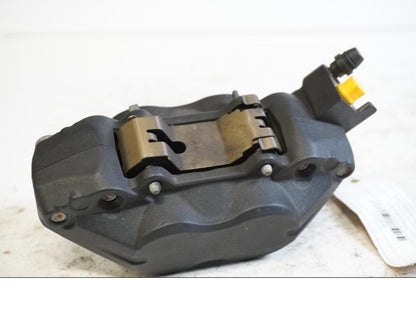 Baksidan på Bromsok från en BMW F 800 R -2010 motorcykel.