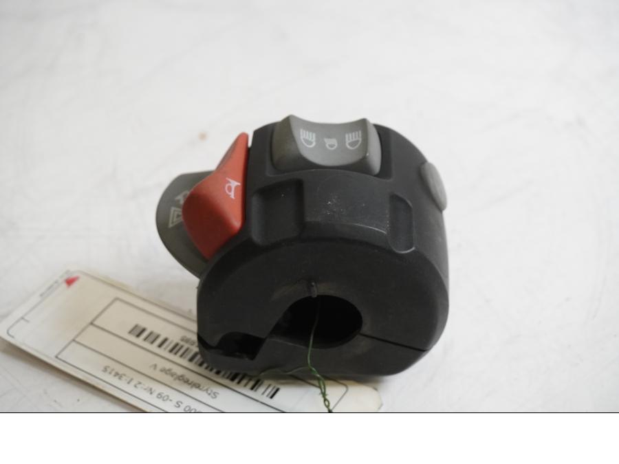 Baksidan på Styrelreglage från en BMW F 800 S -2009 motorcykel.