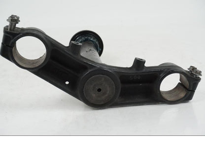 Snett nerifrån på Gaffelkrona från en Kawasaki Z 750 -2006 motorcykel.