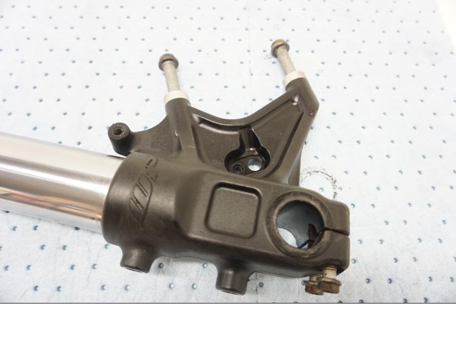 Höger sida på Gaffelben från en KTM 690 SMCR -2015 motorcykel.