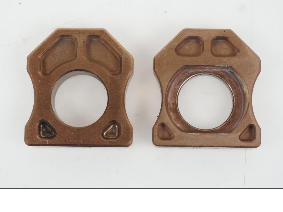 Höger sida på Styrplatta från en Suzuki GSX-R 1000 -2007 motorcykel.