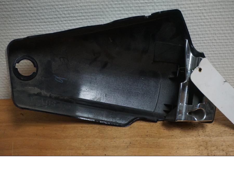 Baksidan på Sidopanel från en Yamaha XVS 1100 -2006 motorcykel.