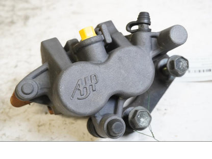 Framsidan på Bromsok från en Suzuki GS 500 -2004 motorcykel.